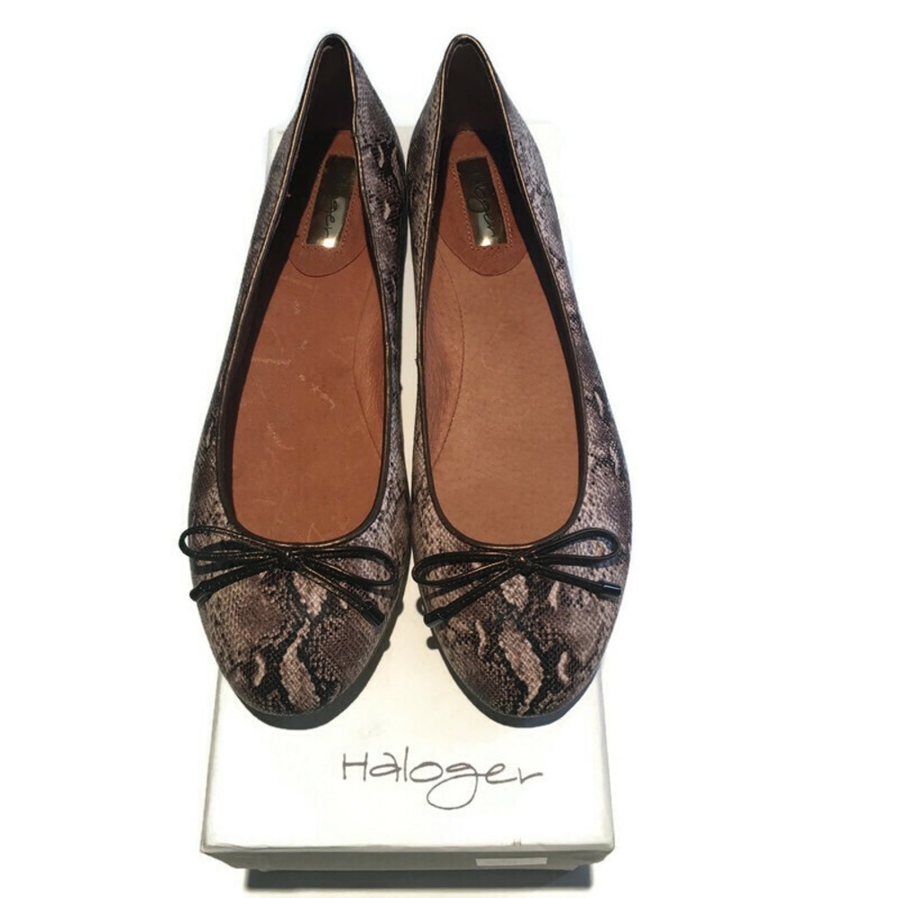 NWT Halogen snake skin pattern flats, 8.5